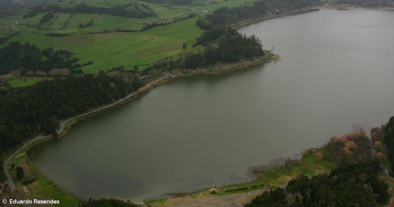 Lagoa das Furnas em São Miguel, de novo afectada por um aumento de cianobactérias, devido à fertilização das pastagens à sua volta