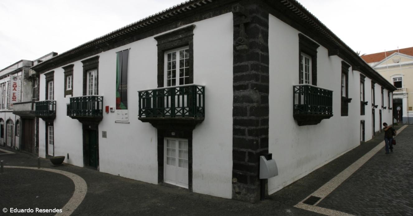 "A Ess&ecirc;ncia do Retrato" no Centro Municipal de Cultura