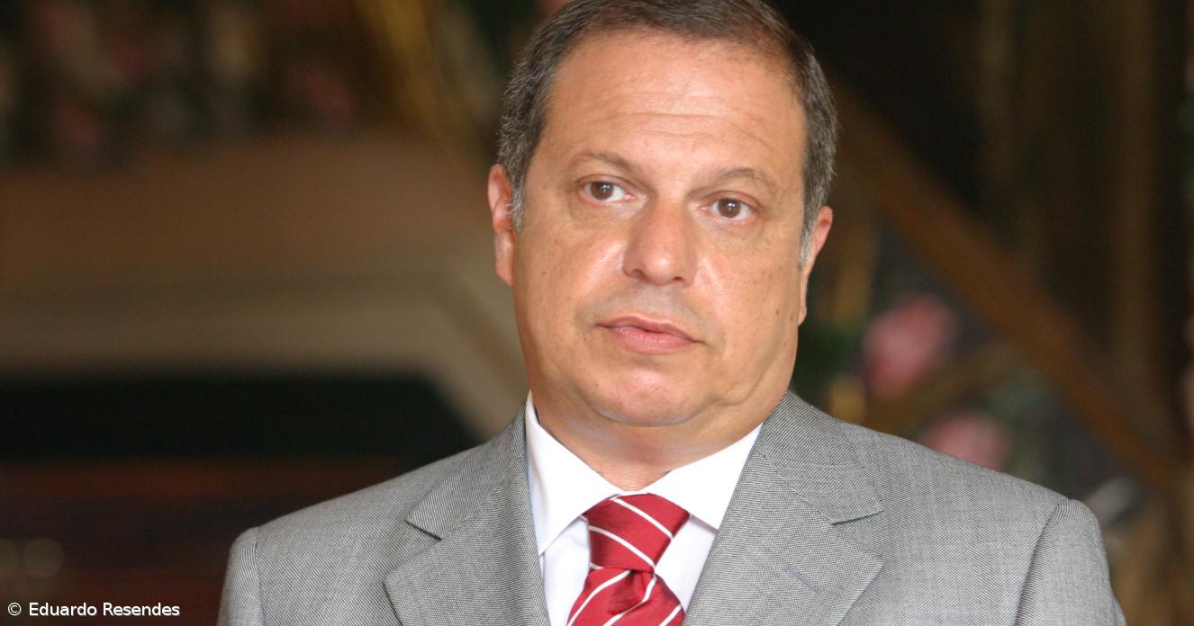 Carlos César