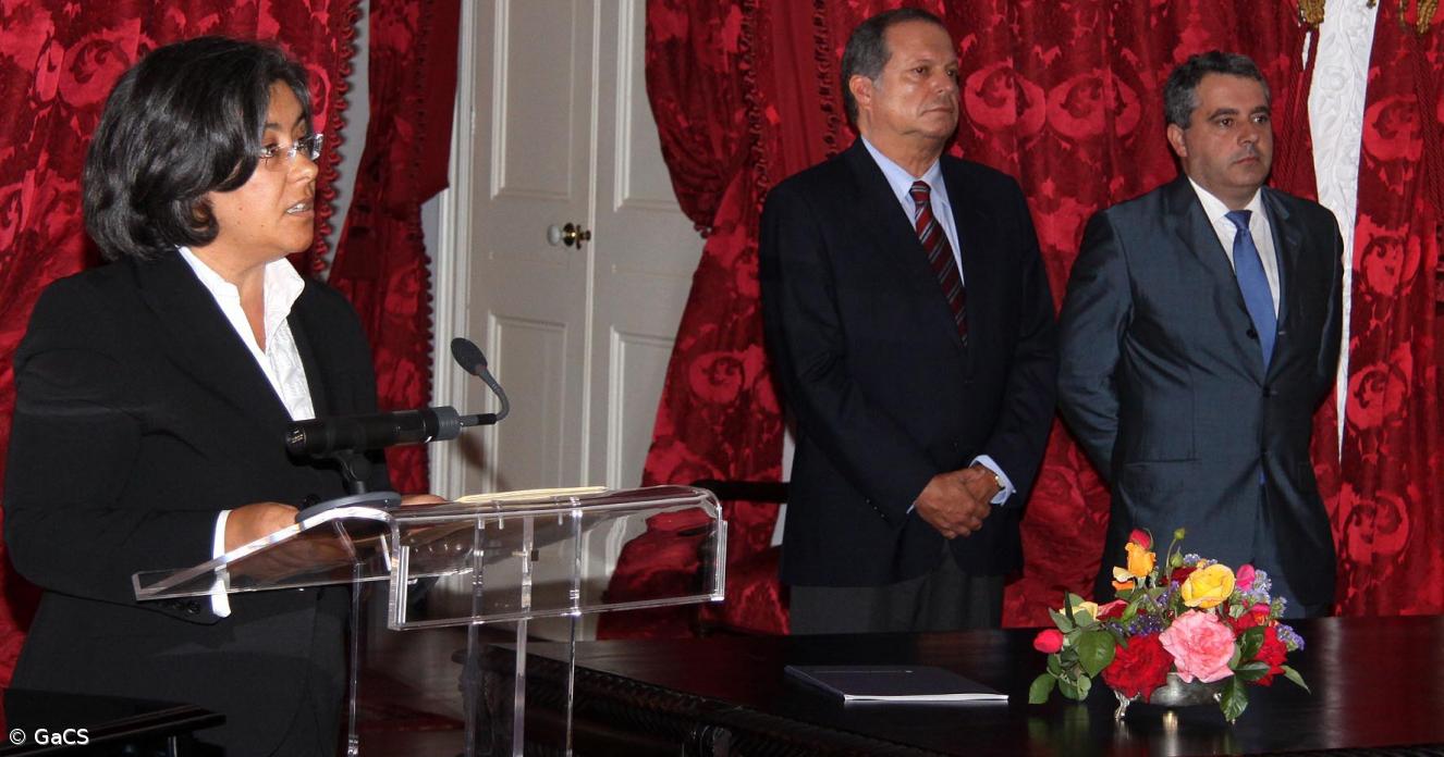 Governo formalizou hoje a aquisi��o de 274 habita��es destinadas a fam�lias a�orianas de rendimento m�dio