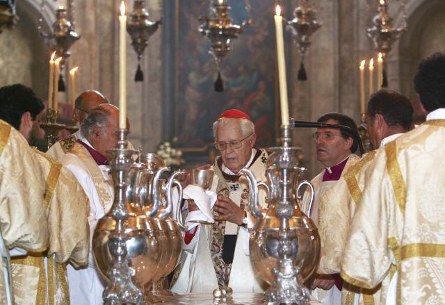 Novo Papa deve promover a "reconstrução do rosto da Igreja"