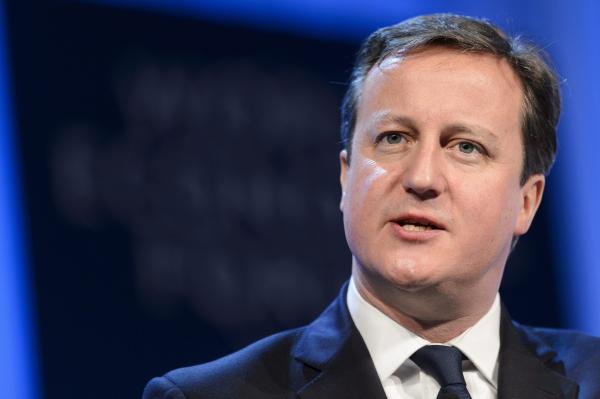 Remodelação do governo britânico surpreende com regresso de antigo PM David Cameron