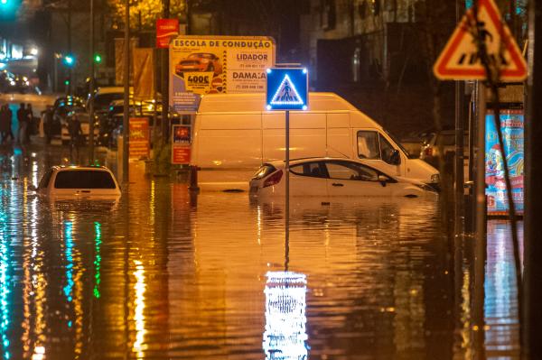 Proteção civil emite aviso para risco de cheias e inundações no Continente