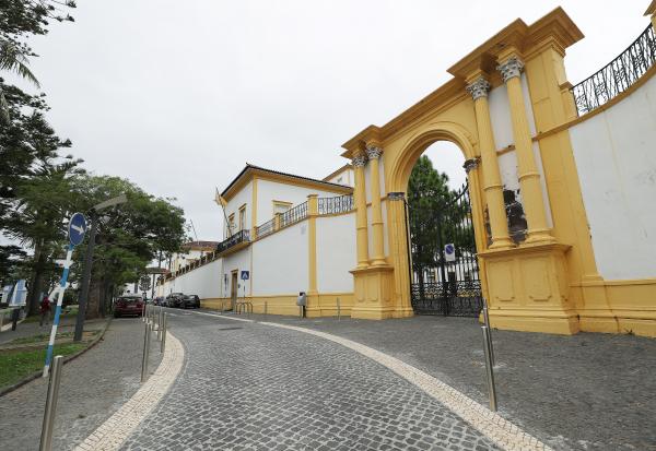 Governo dos Açores garante que têm sido realizadas obras na escola Antero de Quental