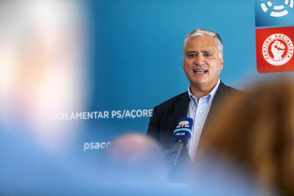 Orçamento que “varre para debaixo do tapete” os problemas “não convence”, diz PS/Açores