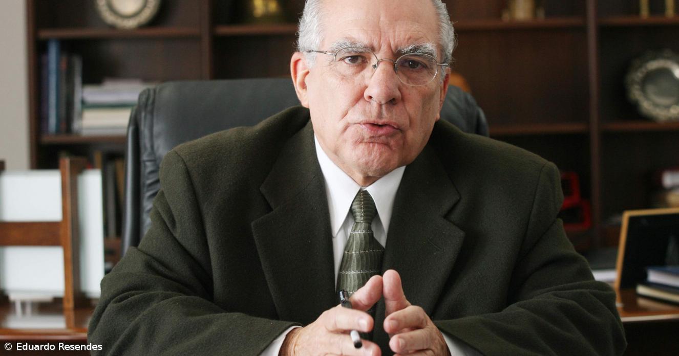 Vasco Garcia entrega cartão de militante do PSD Açoriano Oriental