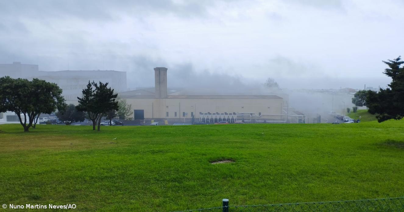 Incêndio no Hospital de Ponta Delgada está a levar à retirada de doentes