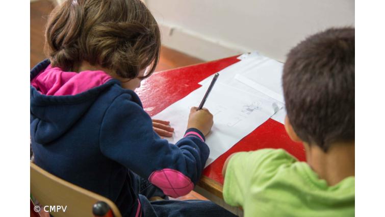 Resultado de imagem para PEV quer horário de trabalho reduzido para pais acompanharem crianças até aos três anos"