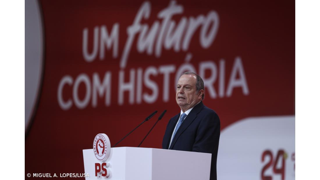 Governo: Carlos César (PS) acusa Montenegro de incluir no programa medidas para seduzir IL e Chega
