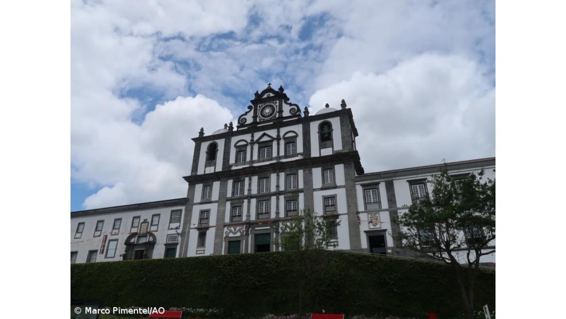 Abertas candidaturas ao programa “Kit Material Escolar”
