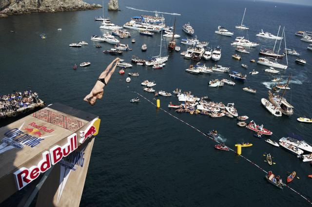 Gary Hunt defende título no Red Bull Cliff Diving