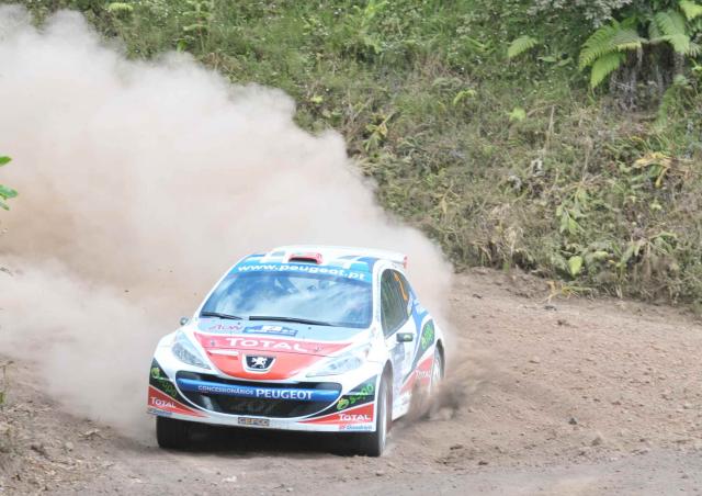 Magalhães e Peugeot estreiam-se a vencer SATA Rallye Açores