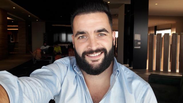 Terceirense fotografa comércio local em vez de casamentos