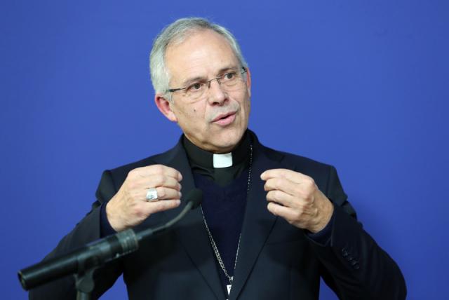 Bispo de Angra apela à ajuda a famílias em dificuldades