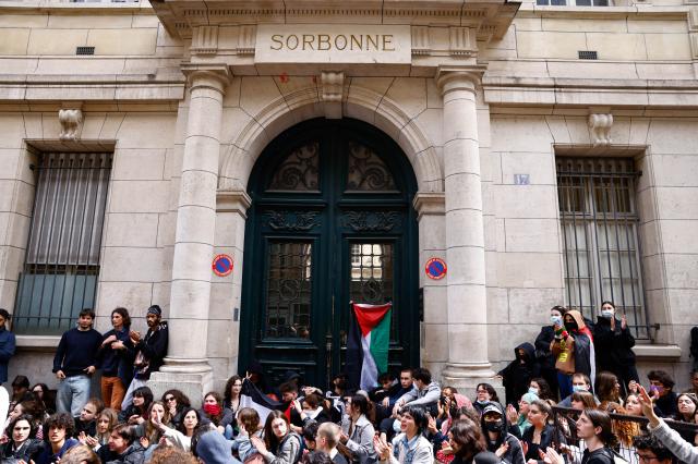 Polícia francesa desmobiliza protesto na Universidade Sorbonne