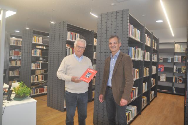 João de Melo oferece “Lisboa” à Biblioteca Municipal do Nordeste 