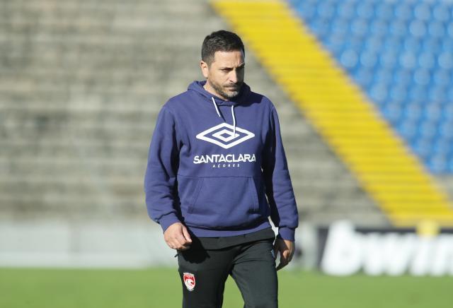 Treinador do Santa Clara alerta que exigência não pode abrandar