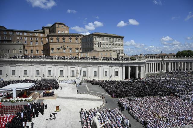 Óbito/Papa: Pelo menos 400 mil pessoas participaram hoje no funeral