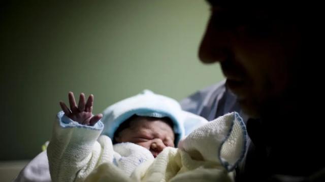 Açores registam a maior descida da natalidade e subida da mortalidade 