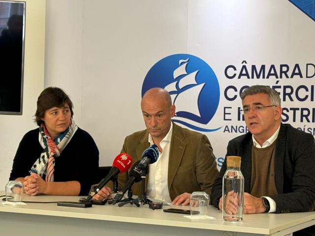 Empresários pedem melhoria de ligações marítimas de carga à ilha Terceira