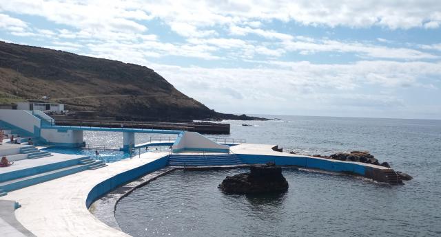 Todas as zonas balneares de Vila do Porto galardoadas com Bandeira Azul