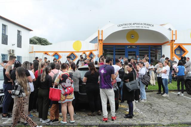 Funcionárias da creche de Rabo de Peixe despedidas