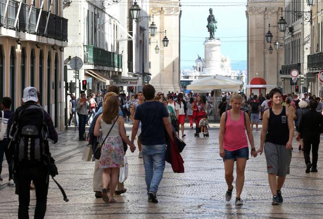 População em Portugal voltou a aumentar, mas envelhecimento acentuou-se