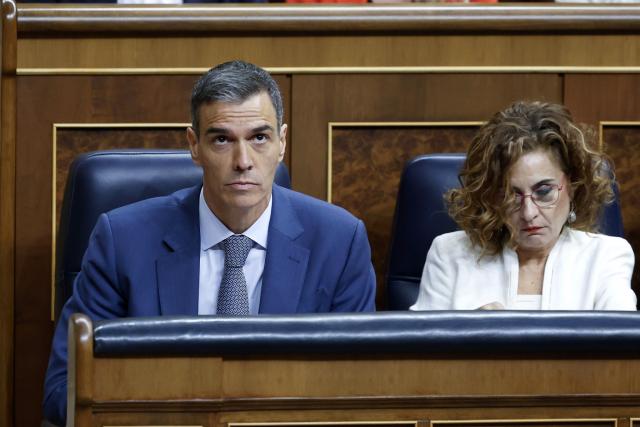 Sánchez afasta financiamento ilegal no PSOE entre gritos de "demissão" de deputados
