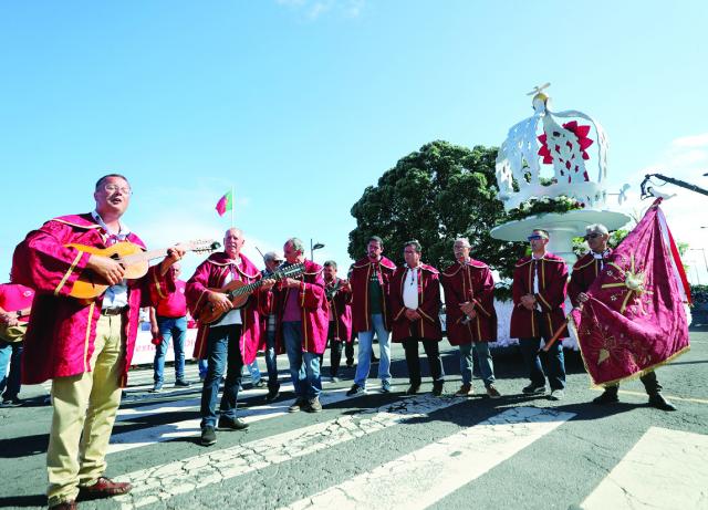 Festas do Espírito Santo voltam a reunir milhares em Ponta Delgada
