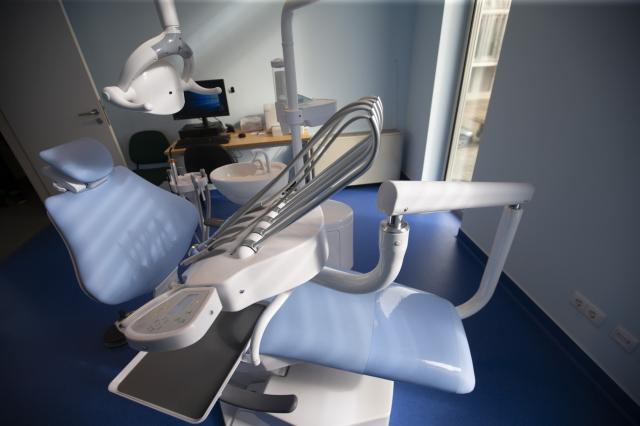 Açorianos com acesso a cheque-dentista que comparticipa 95% do custo do tratamento