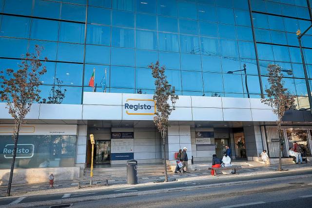 Aberto concurso para 485 novos oficiais de registos
