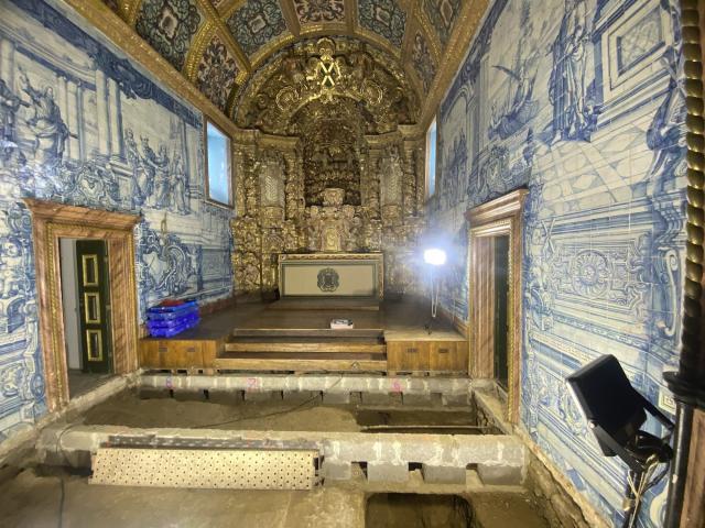 Escavações em igreja de Vila Franca do Campo revelam “remeximento muito grande” em sepulturas