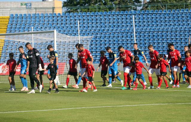 Entrada “a todo gás” do Famalicão condena estreia do Santa Clara
