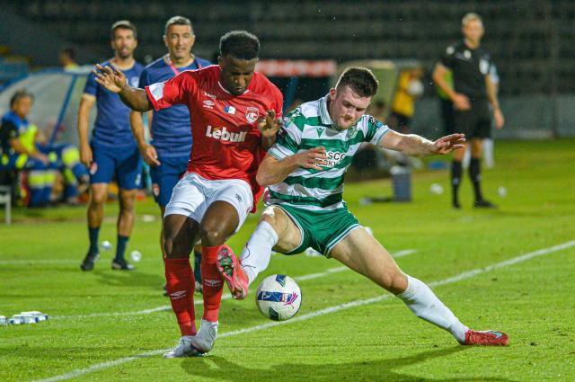 Santa Clara perde em casa com Shamrock Rovers na primeira mão do play-off