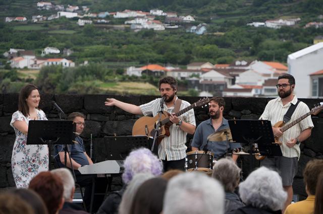 “A minha inspiração é o que está à minha volta, é o mar dos Açores, são estas ilhas”