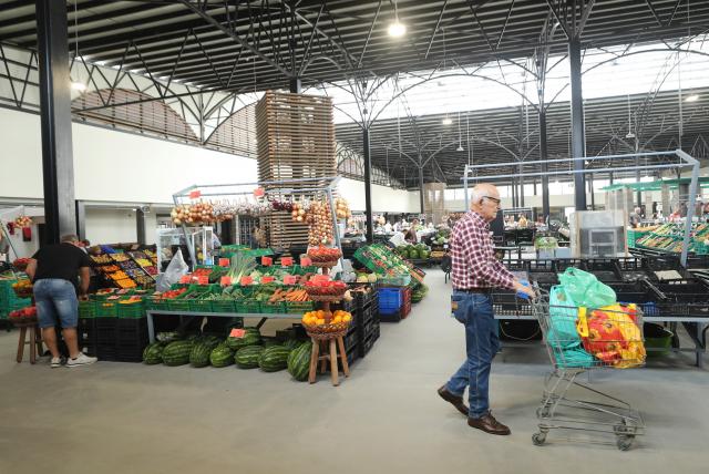 Com o Mercado da Graça de volta à praça central, comerciantes querem resgatar os clientes perdidos
