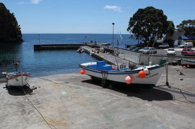 Governo dos Açores alerta que porto de pesca da Caloura é “altamente deficitário”