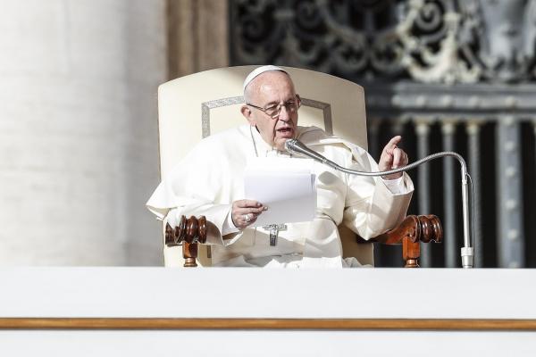 Papa afirma que tiroteio em sinagoga nos EUA foi um “ato desumano de violência”