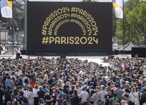 Zelensky exulta Macron a não permitir atletas russos nos Jogos de Paris2024