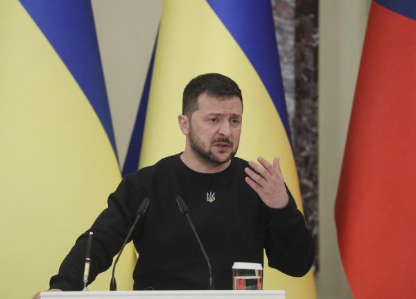 Zelensky discursa de surpresa para população em Vilnius