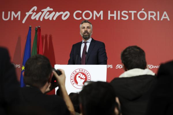Pedro Nuno Santos considera que Governo PSD/IL já seria “suficientemente radical” sem o Chega