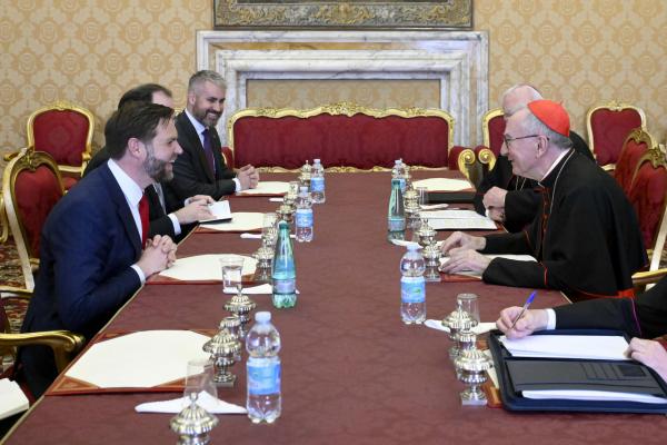 JD Vance recebido no Vaticano após críticas do Papa a política migratória dos EUA