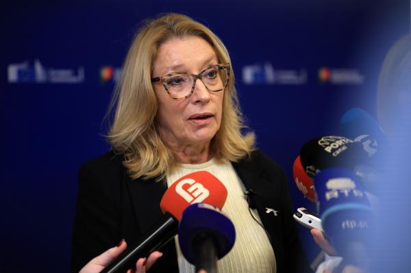 Ministra diz que emprego de qualidade não tem de ser necessariamente qualificado 