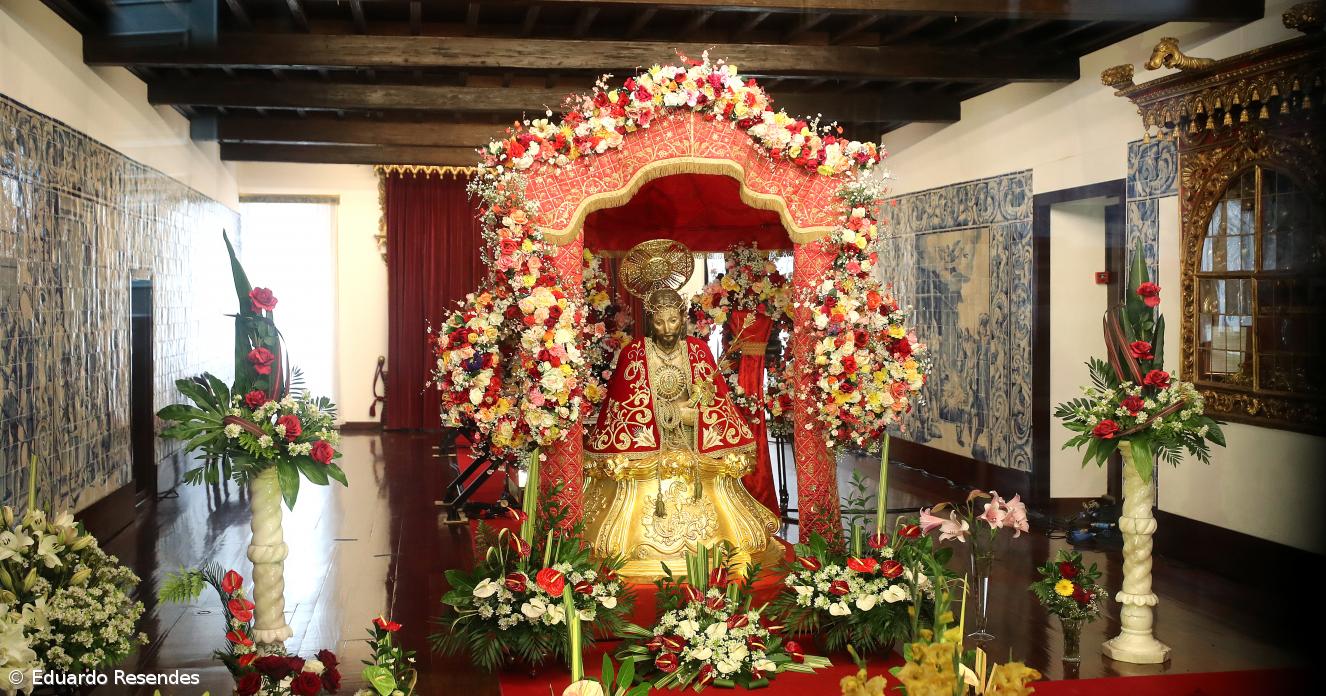 Santuário reabre com imagem do Santo Cristo mais perto das pessoas